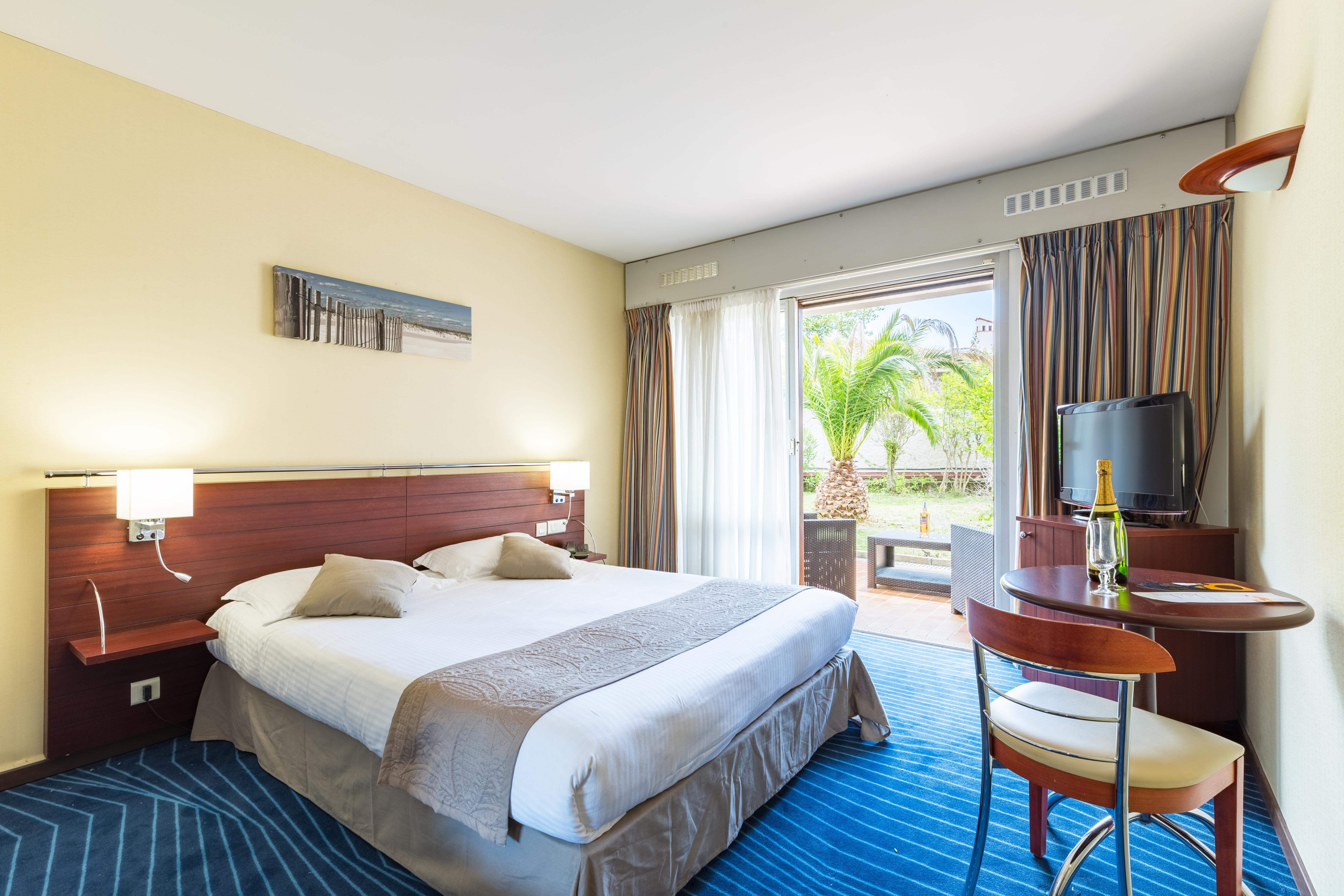 โฮเทล แอนด์ สปา บริส เดอ แมร์ Hotel แซ็งต์-ราฟาเอล ภายนอก รูปภาพ